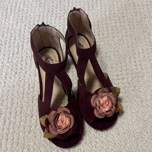 Joyfolie sandals size 2